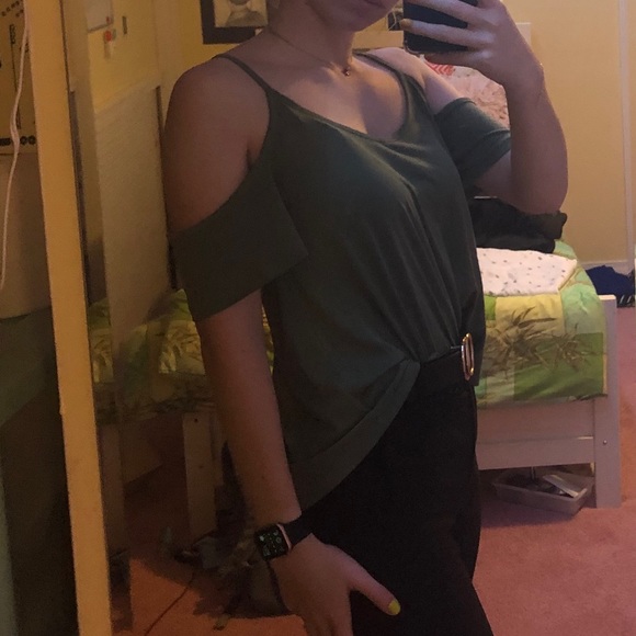 Open shoulder dark green shirt - Picture 1 of 4